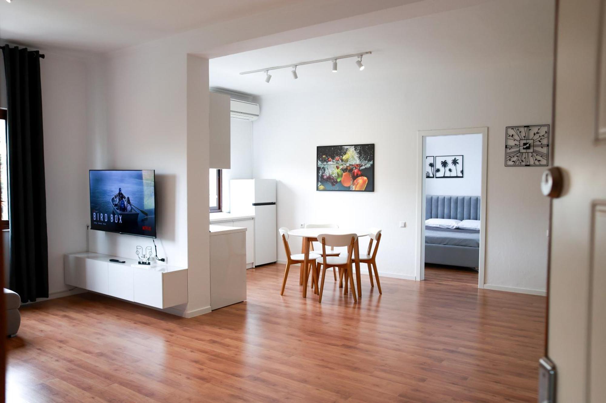 Bianca Vista Tirana Apartment Bagian luar foto