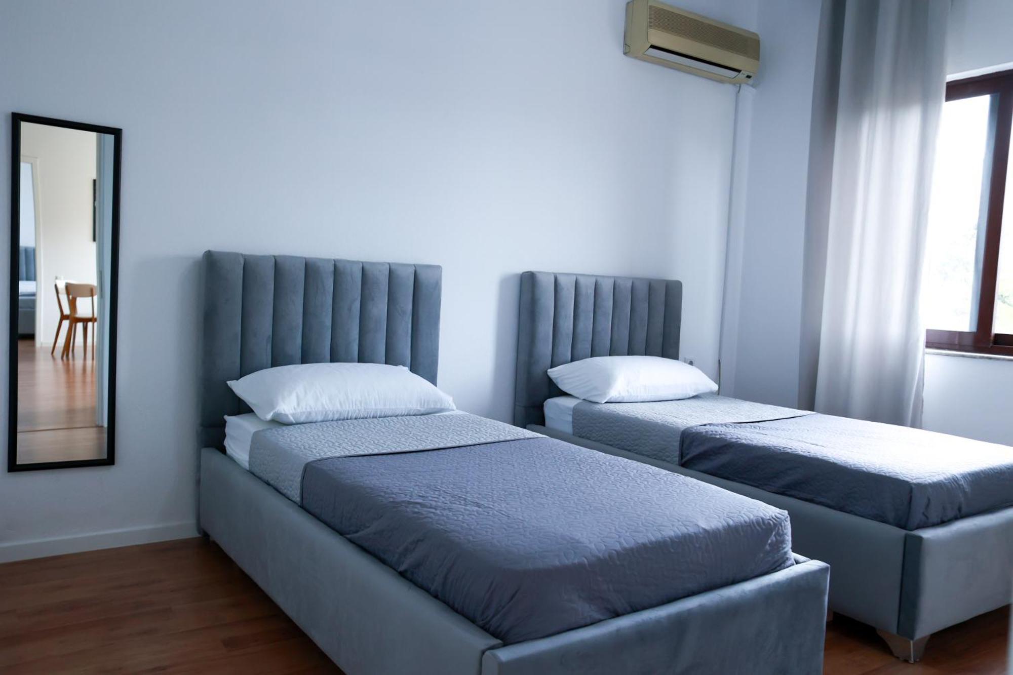 Bianca Vista Tirana Apartment Bagian luar foto