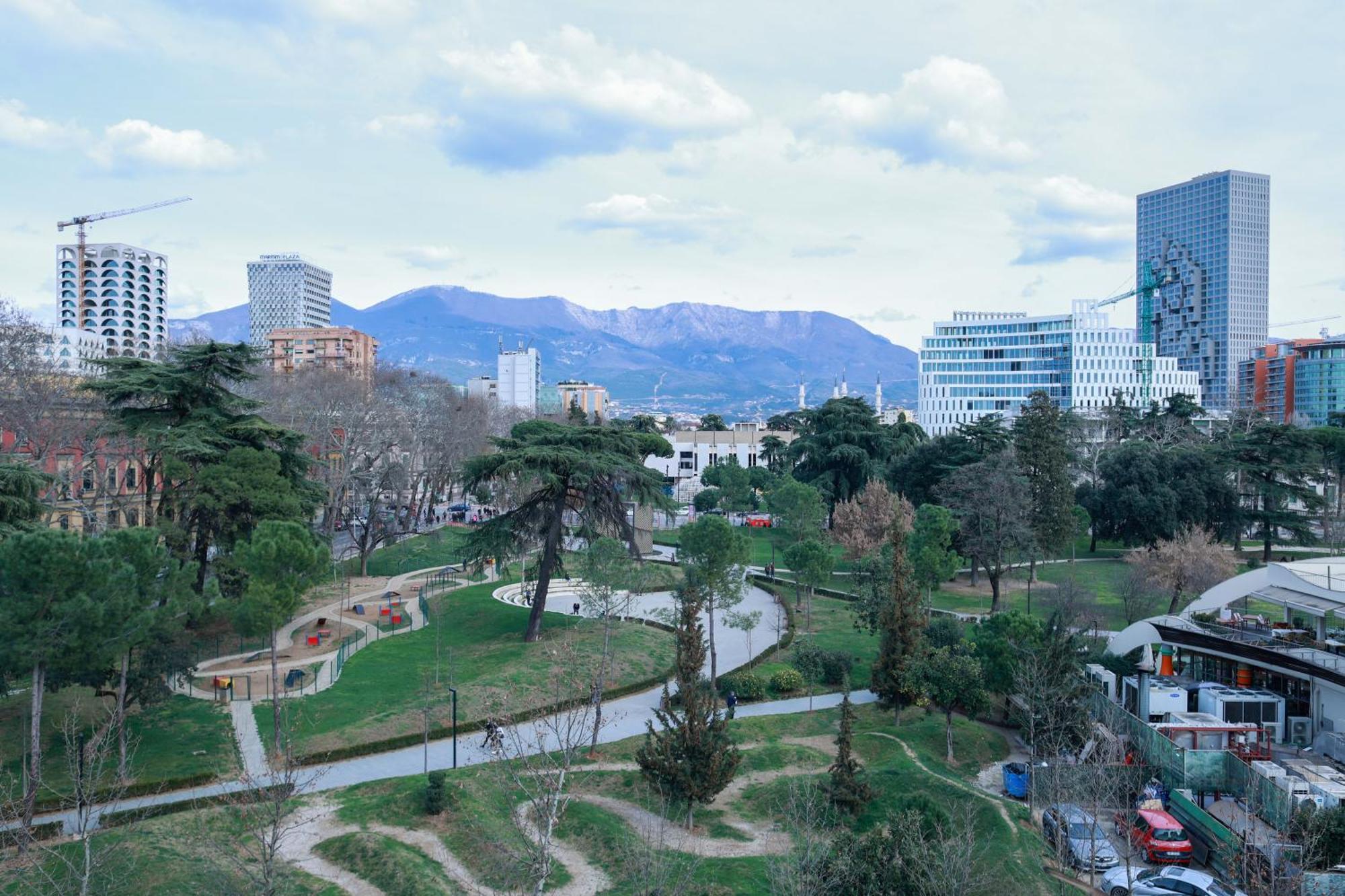 Bianca Vista Tirana Apartment Bagian luar foto