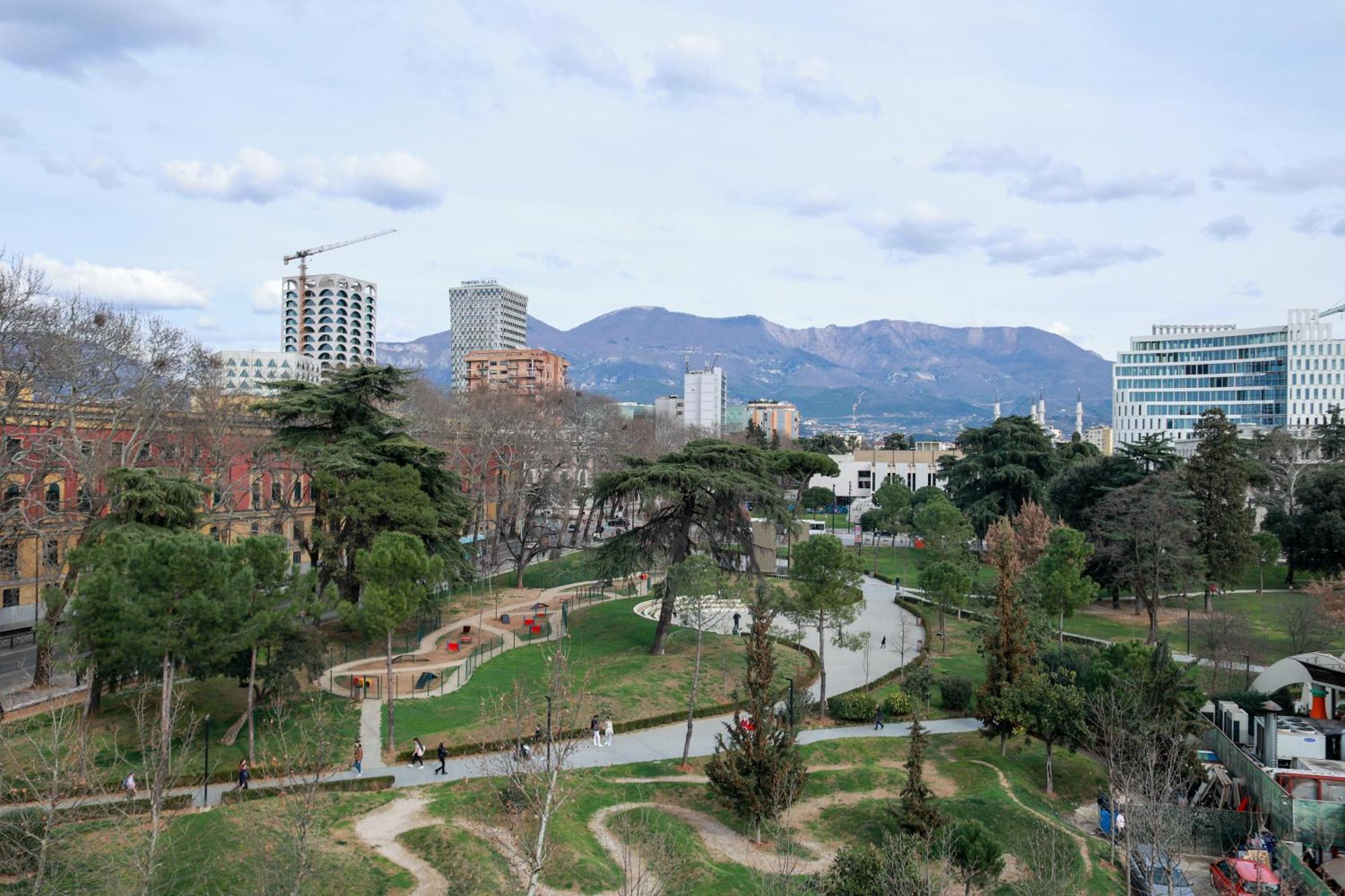 Bianca Vista Tirana Apartment Bagian luar foto